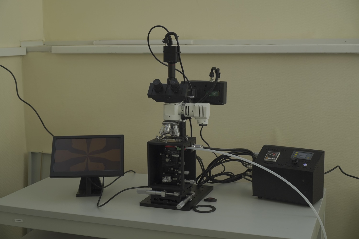 Объединенная установка фотолитографии и переноса 2D материалов